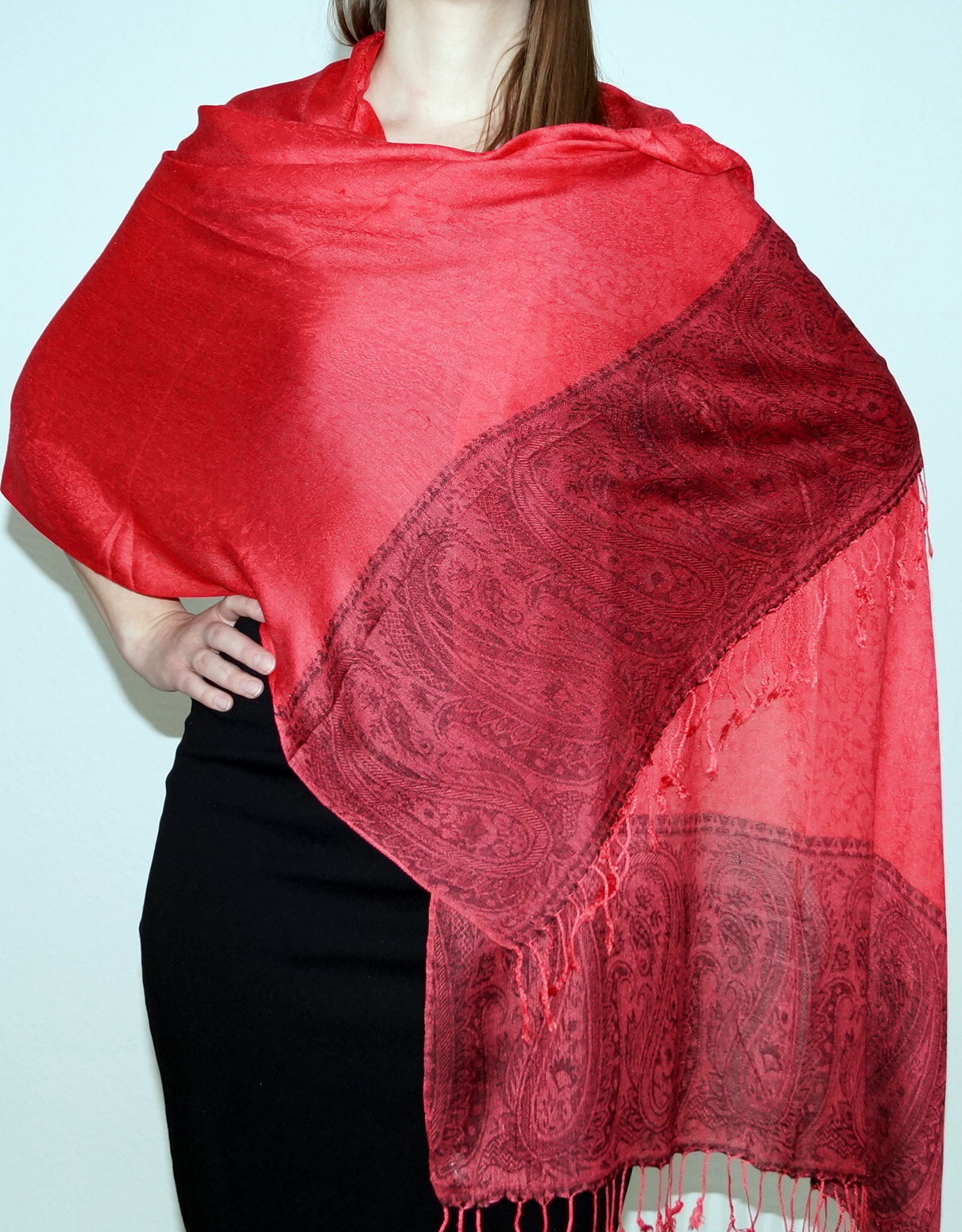 Handgewebter Kaschmir Schal in Rot Farbe für Klassische Damen mit  klassischen Outfits und geschmack - 75cm x 200cm - Ruwado