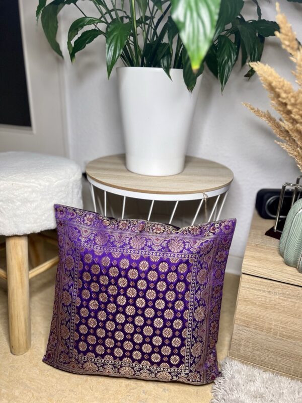 Lila / Violet Orientalischer Seidenkissenbezug, Handgewebt, Handgenäht und Handgefertigt aus Indien 40cmx40cm – Bild 2