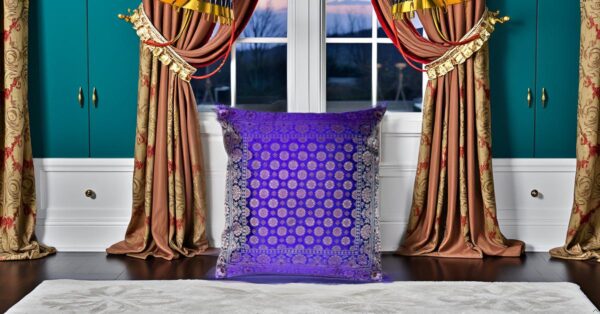 Lila / Violet Orientalischer Seidenkissenbezug, Handgewebt, Handgenäht und Handgefertigt aus Indien 40cmx40cm – Bild 3